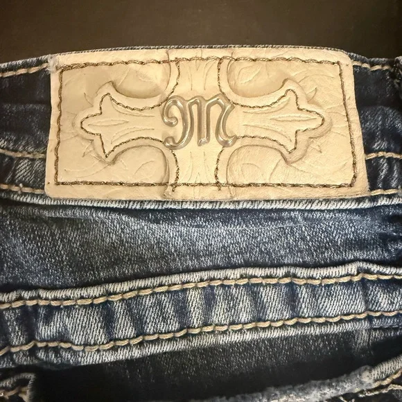 Miss Me Classic Blue Jean Shorts - Picture 4 of 5